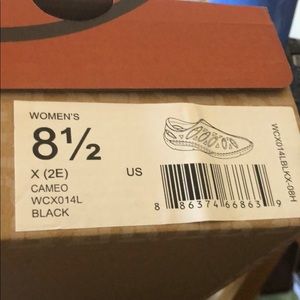 Propet 8.5W Never worn